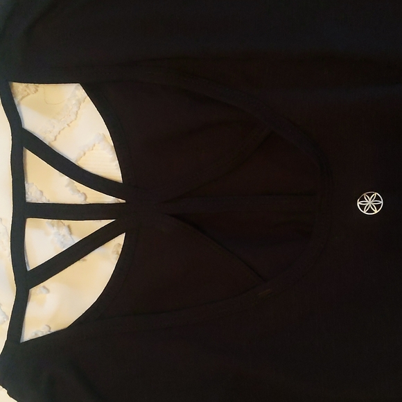 Super soft thin athletic top - Picture 2 of 4